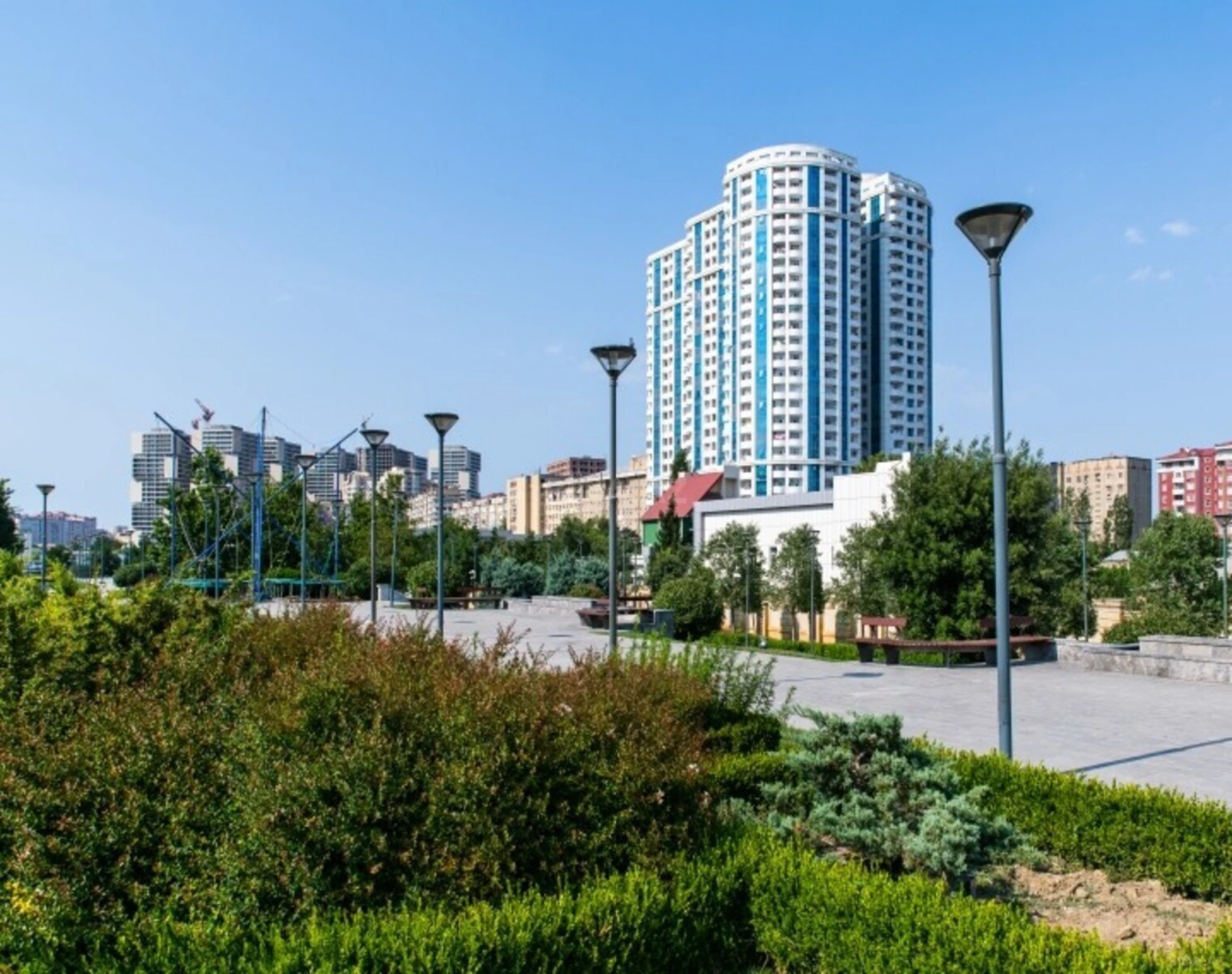 Satılır 4 otaqlı mənzil 170 m²