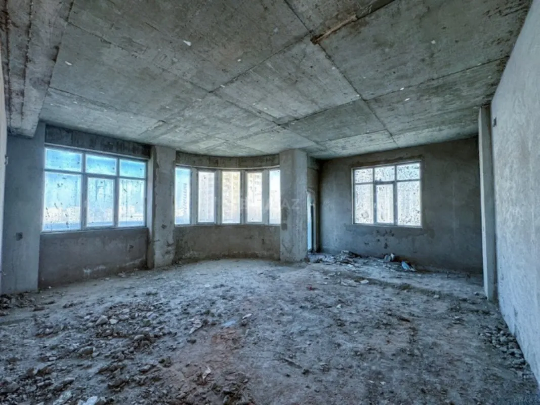 Satılır 4 otaqlı mənzil 214 m²