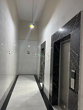 Satılır 4 otaqlı mənzil 185 m²