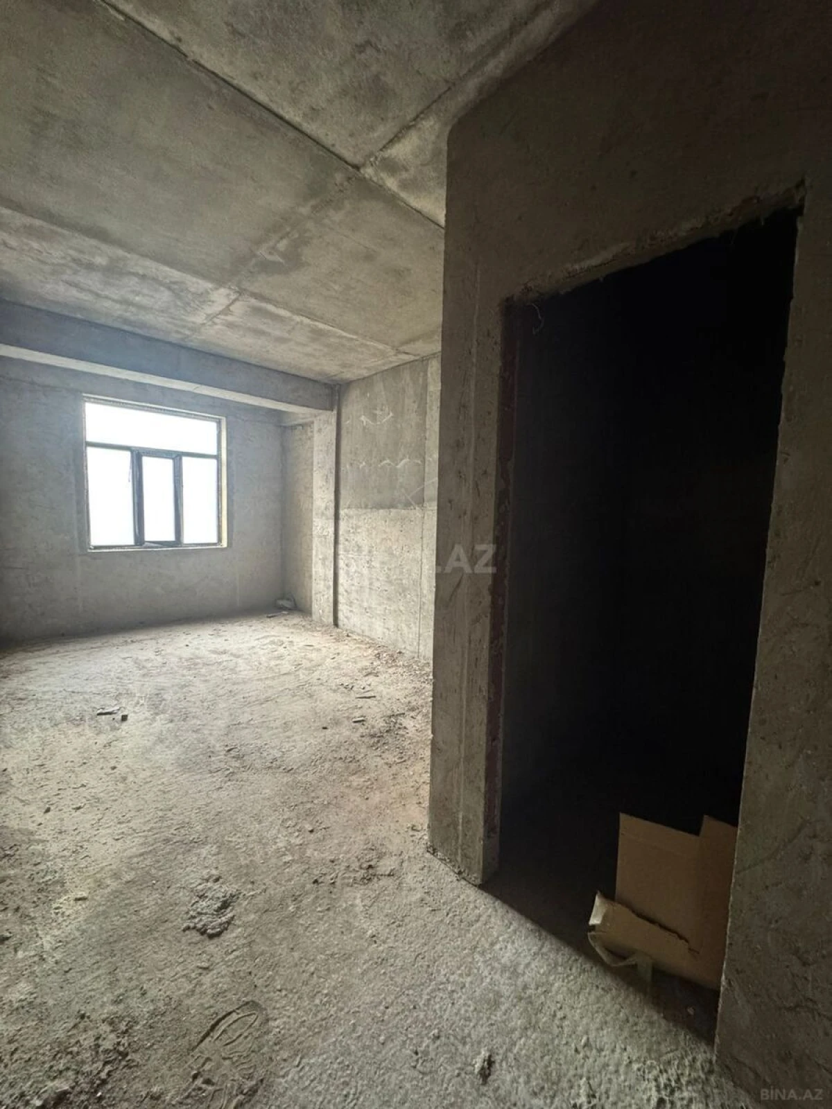 Satılır 4 otaqlı mənzil 185 m²