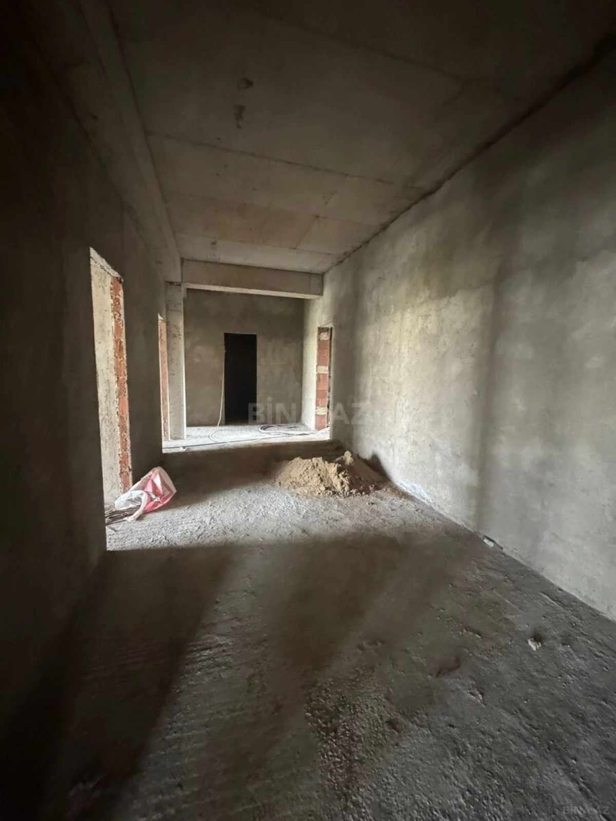 Satılır 4 otaqlı mənzil 185 m²