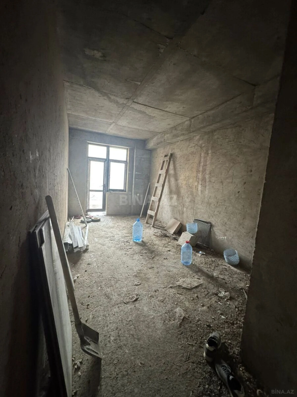 Satılır 4 otaqlı mənzil 185 m²