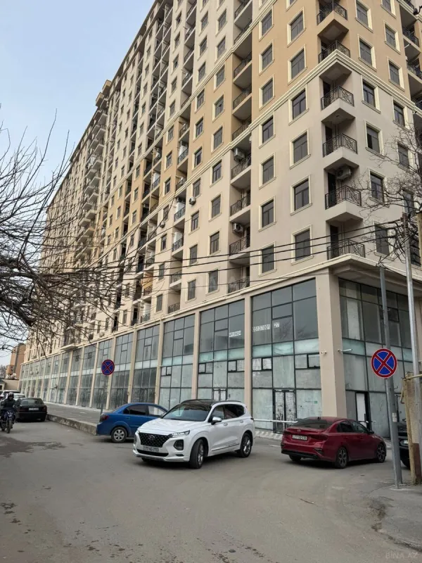 Satılır 4 otaqlı mənzil 185 m²