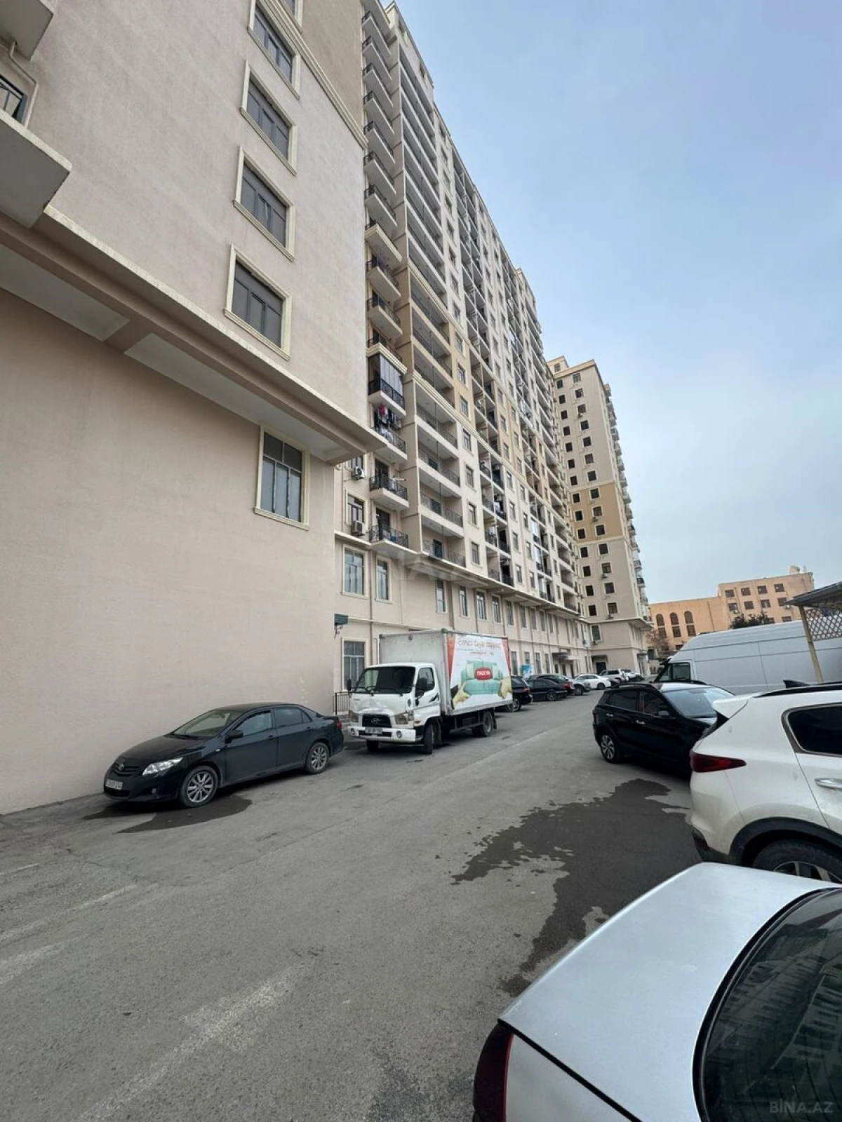 Satılır 4 otaqlı mənzil 185 m²