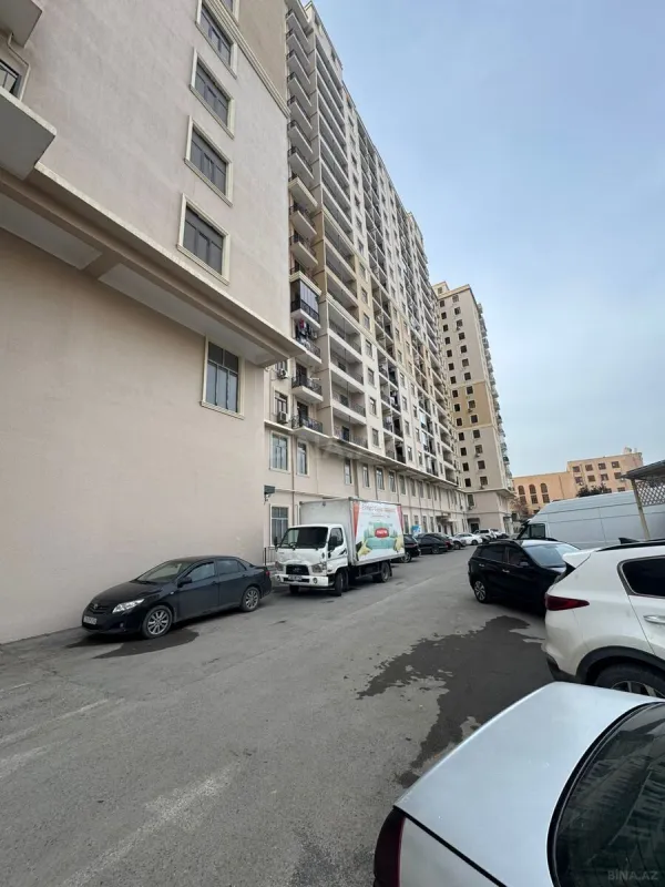 Satılır 4 otaqlı mənzil 185 m²