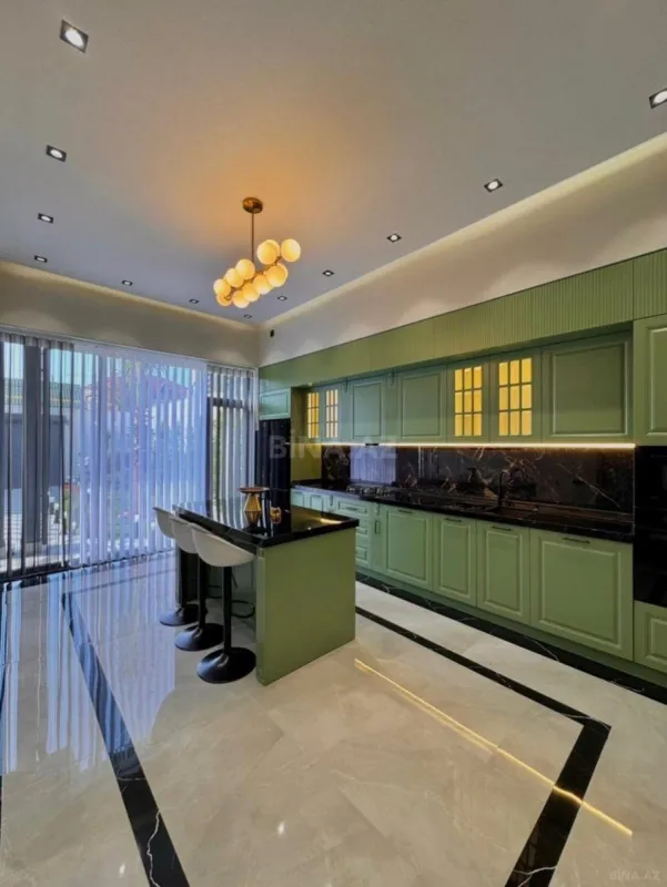 Kirayə verilir 4 otaqlı həyət evi 250 m²