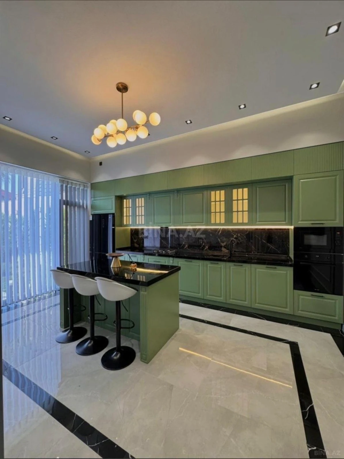 Kirayə verilir 4 otaqlı həyət evi 250 m²