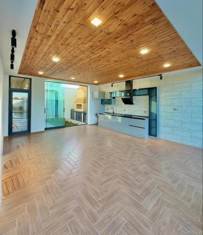 Satılır 6 otaqlı həyət evi 300 m²