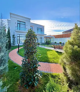 Satılır 6 otaqlı həyət evi 300 m²