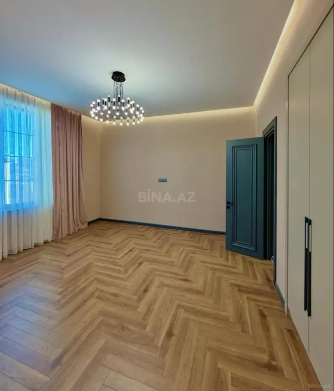 Satılır 6 otaqlı həyət evi 300 m²