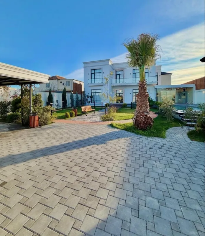 Satılır 6 otaqlı həyət evi 300 m²