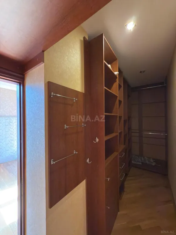 Satılır 3 otaqlı mənzil 138 m²