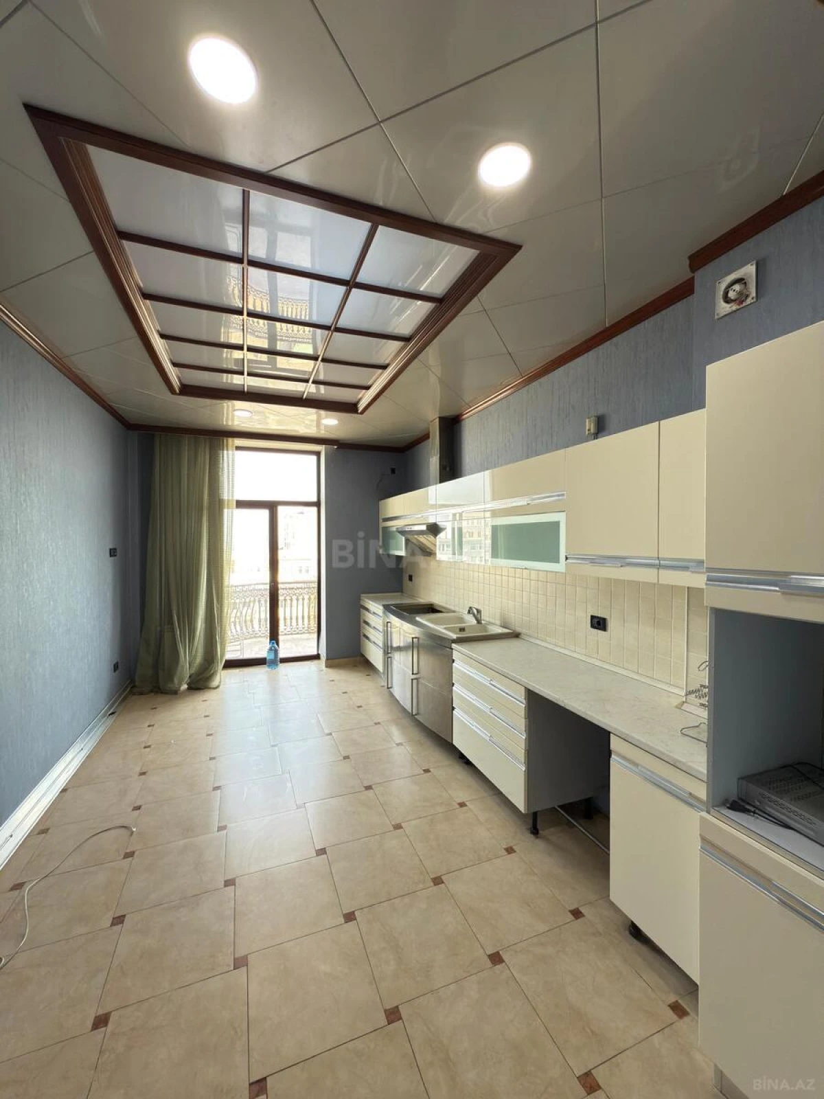 Satılır 3 otaqlı mənzil 138 m²
