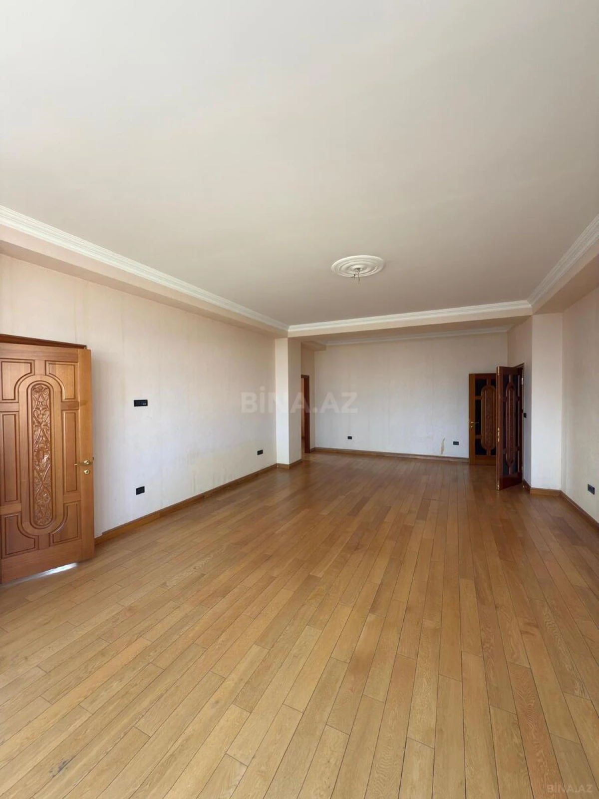 Satılır 3 otaqlı mənzil 138 m²