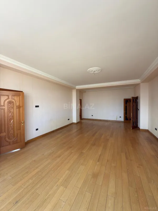 Satılır 3 otaqlı mənzil 138 m²