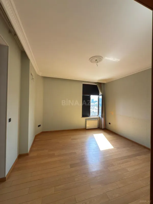 Satılır 3 otaqlı mənzil 138 m²