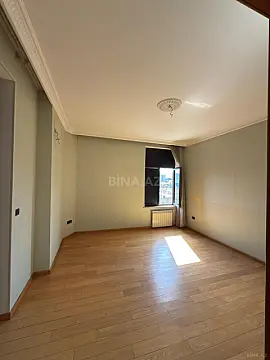 Satılır 3 otaqlı mənzil 138 m²