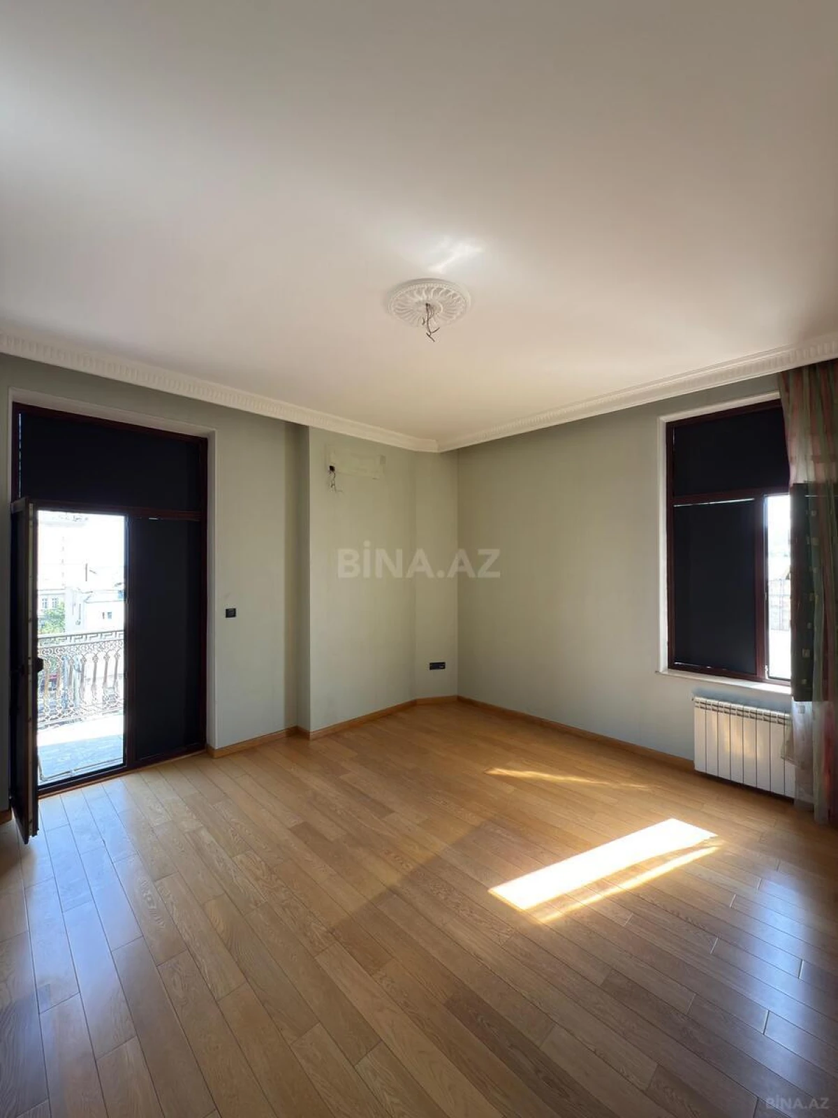 Satılır 3 otaqlı mənzil 138 m²
