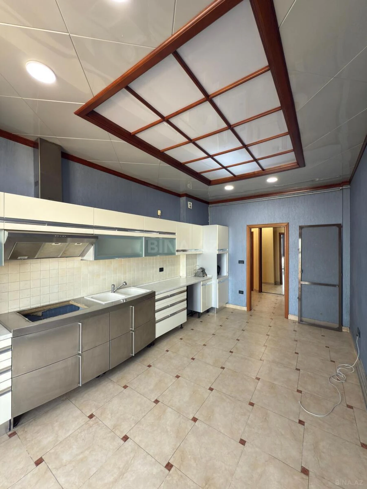 Satılır 3 otaqlı mənzil 138 m²