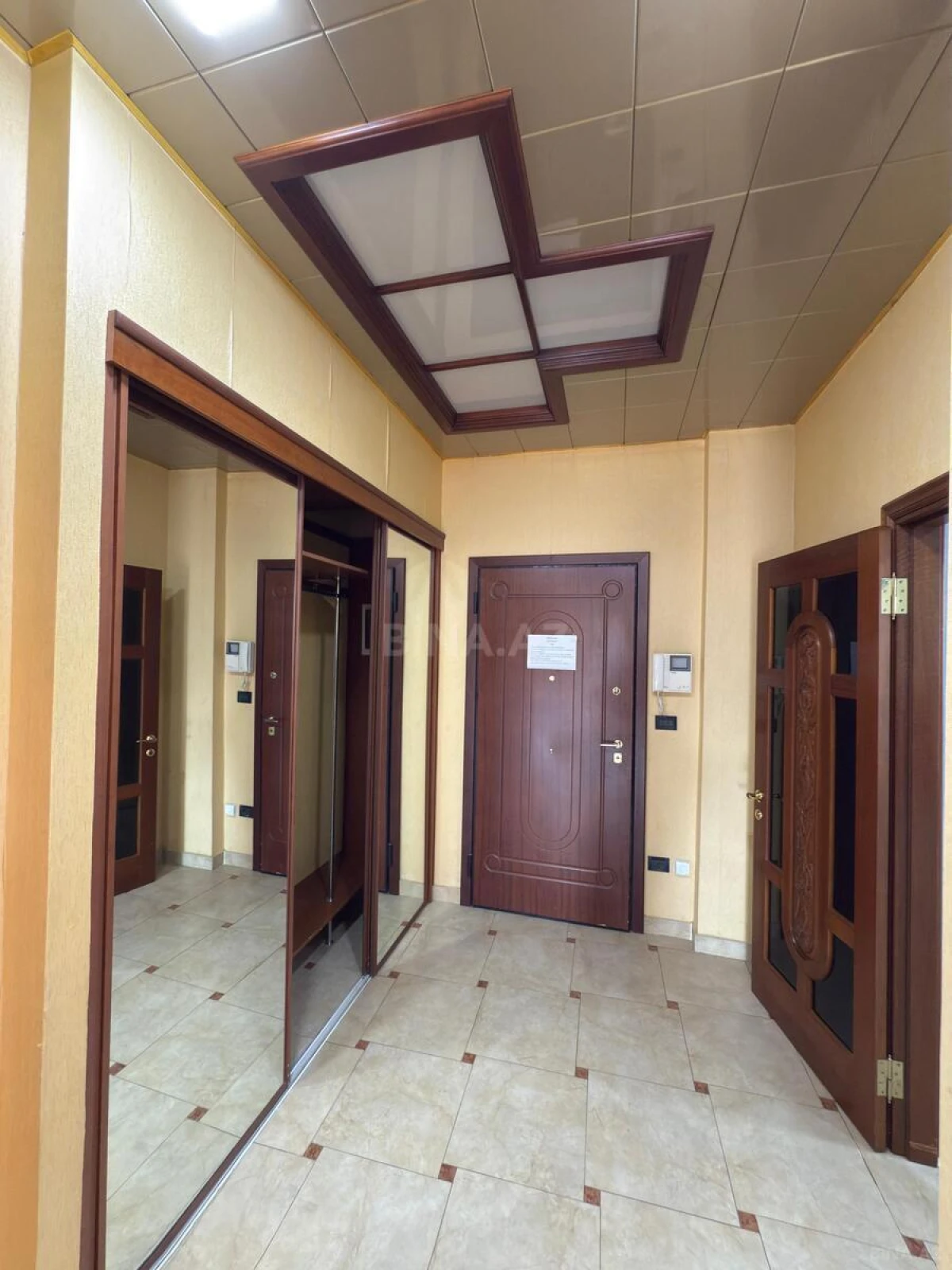 Satılır 3 otaqlı mənzil 138 m²