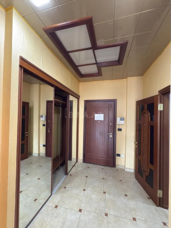 Satılır 3 otaqlı mənzil 138 m²