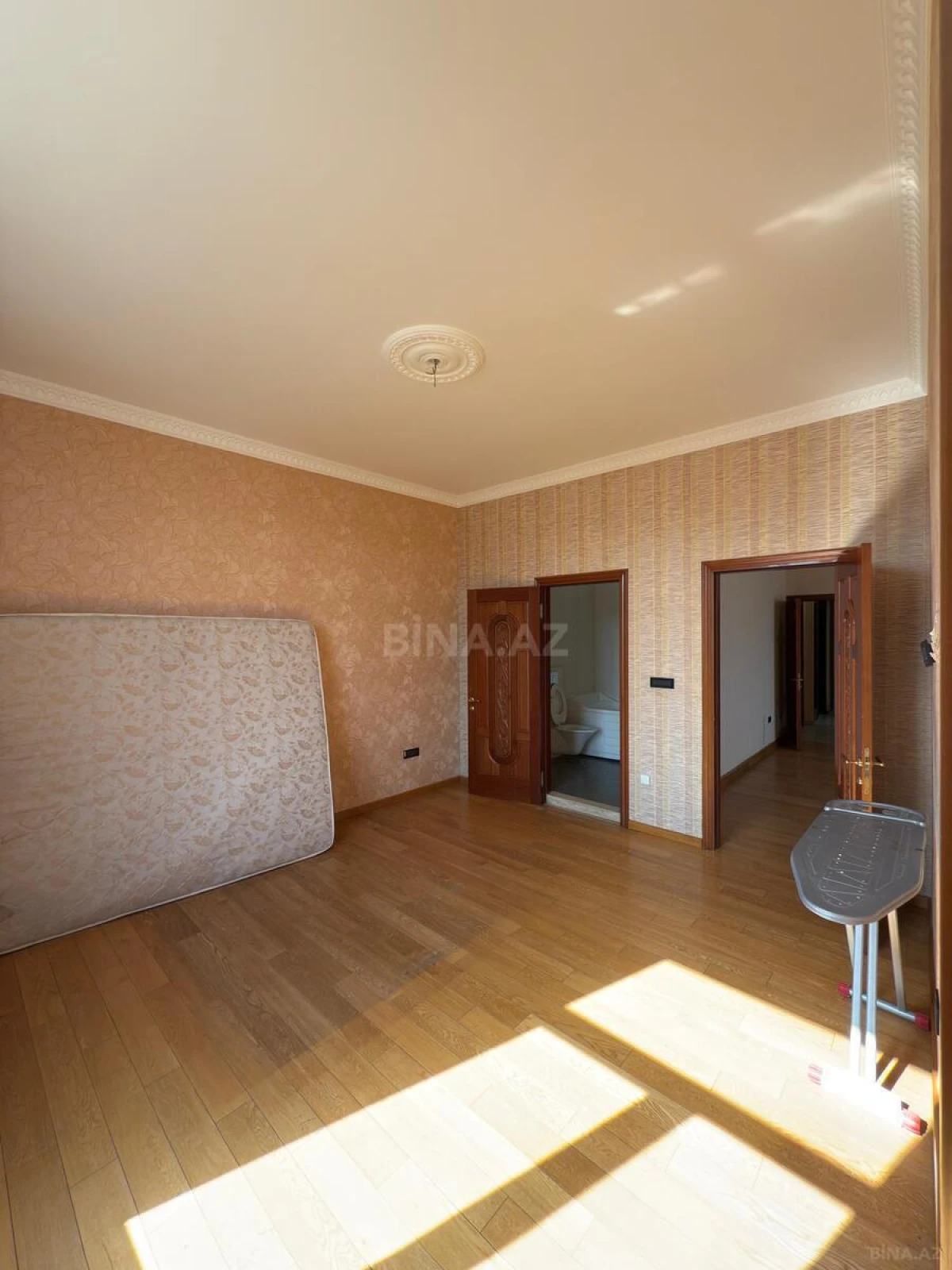 Satılır 3 otaqlı mənzil 138 m²