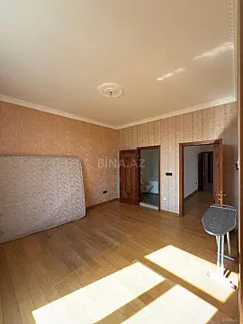 Satılır 3 otaqlı mənzil 138 m²