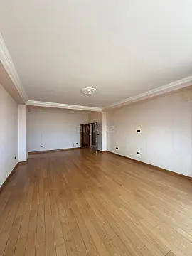 Satılır 3 otaqlı mənzil 138 m²