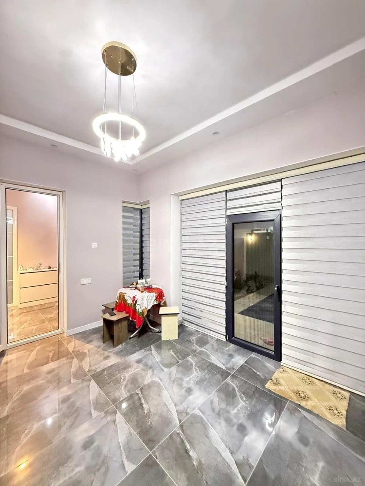 Kirayə verilir 4 otaqlı həyət evi 240 m²