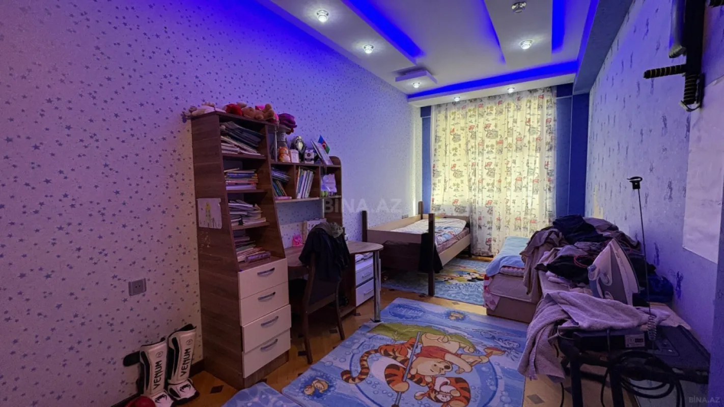 Satılır 4 otaqlı mənzil 167 m²