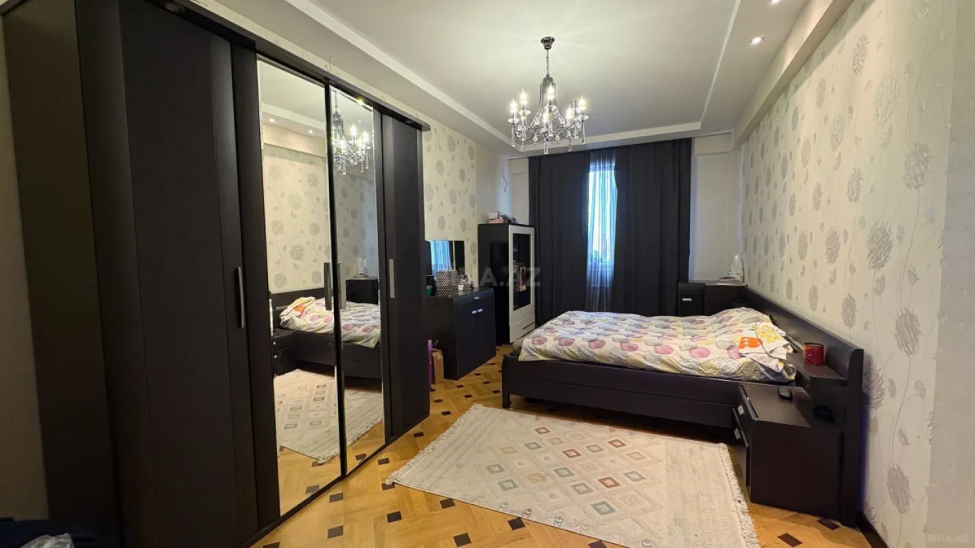 Satılır 4 otaqlı mənzil 167 m²