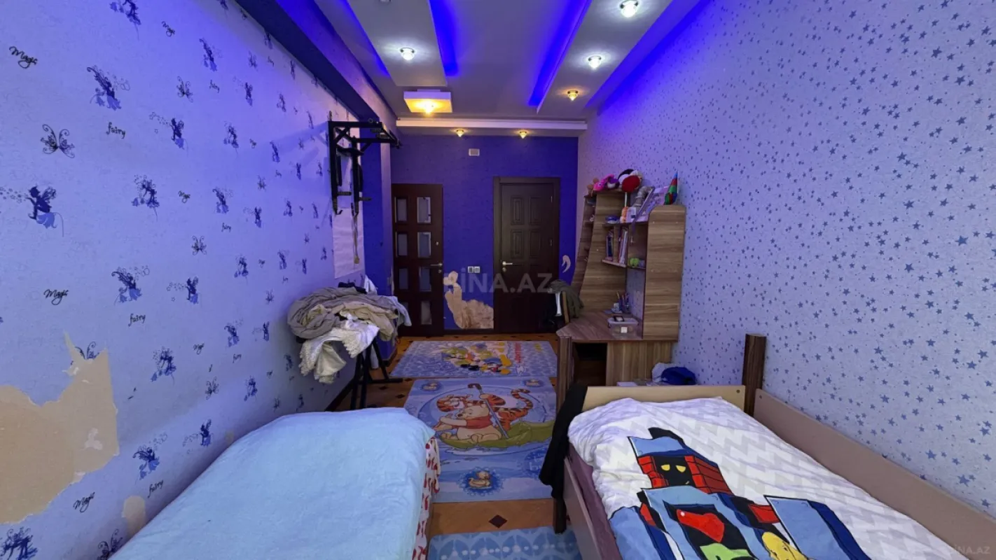 Satılır 4 otaqlı mənzil 167 m²