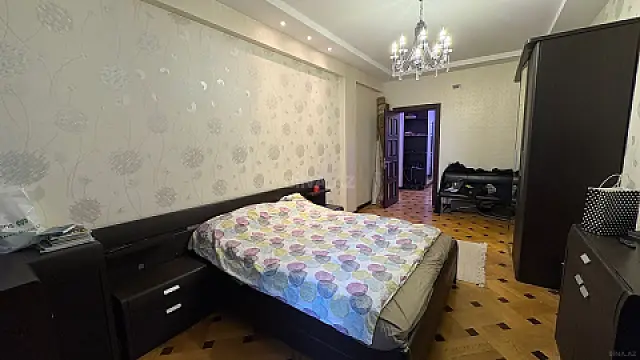 Satılır 4 otaqlı mənzil 167 m²