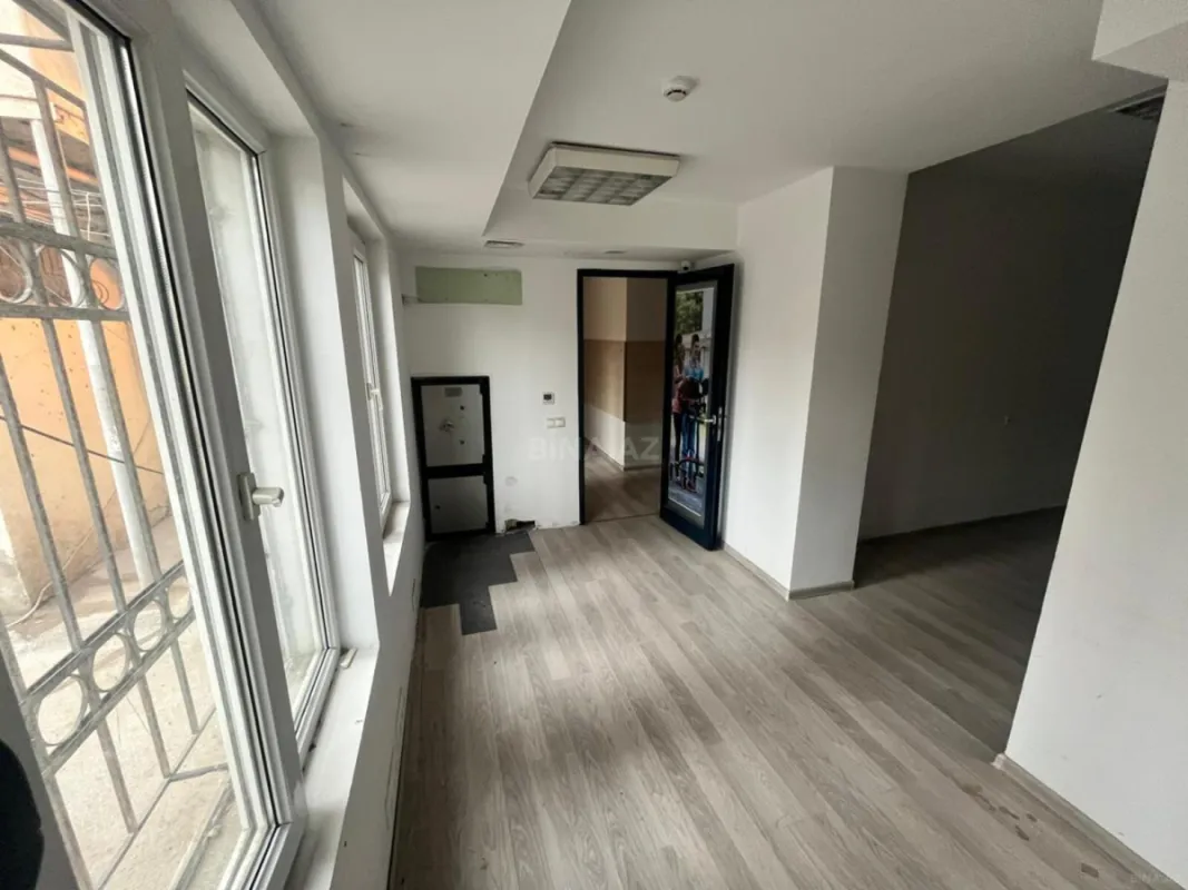 Kirayə verilir 16 otaqlı ofis 330 m²