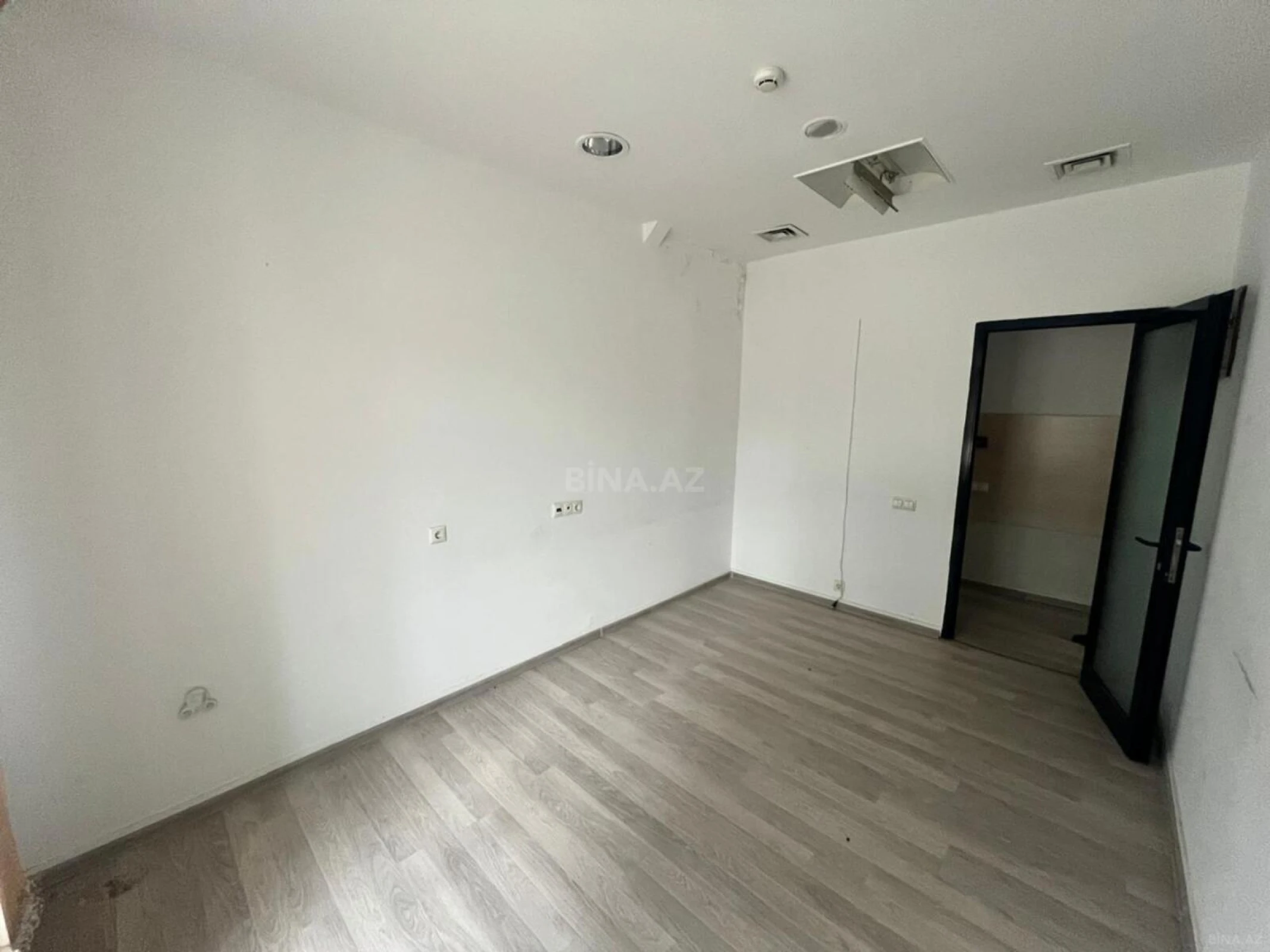 Kirayə verilir 16 otaqlı ofis 330 m²