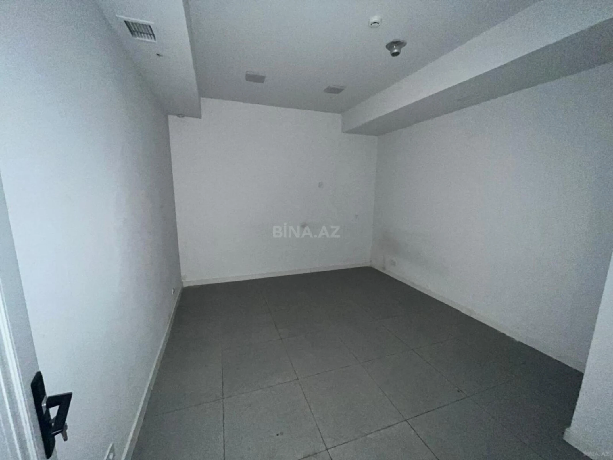 Kirayə verilir 16 otaqlı ofis 330 m²