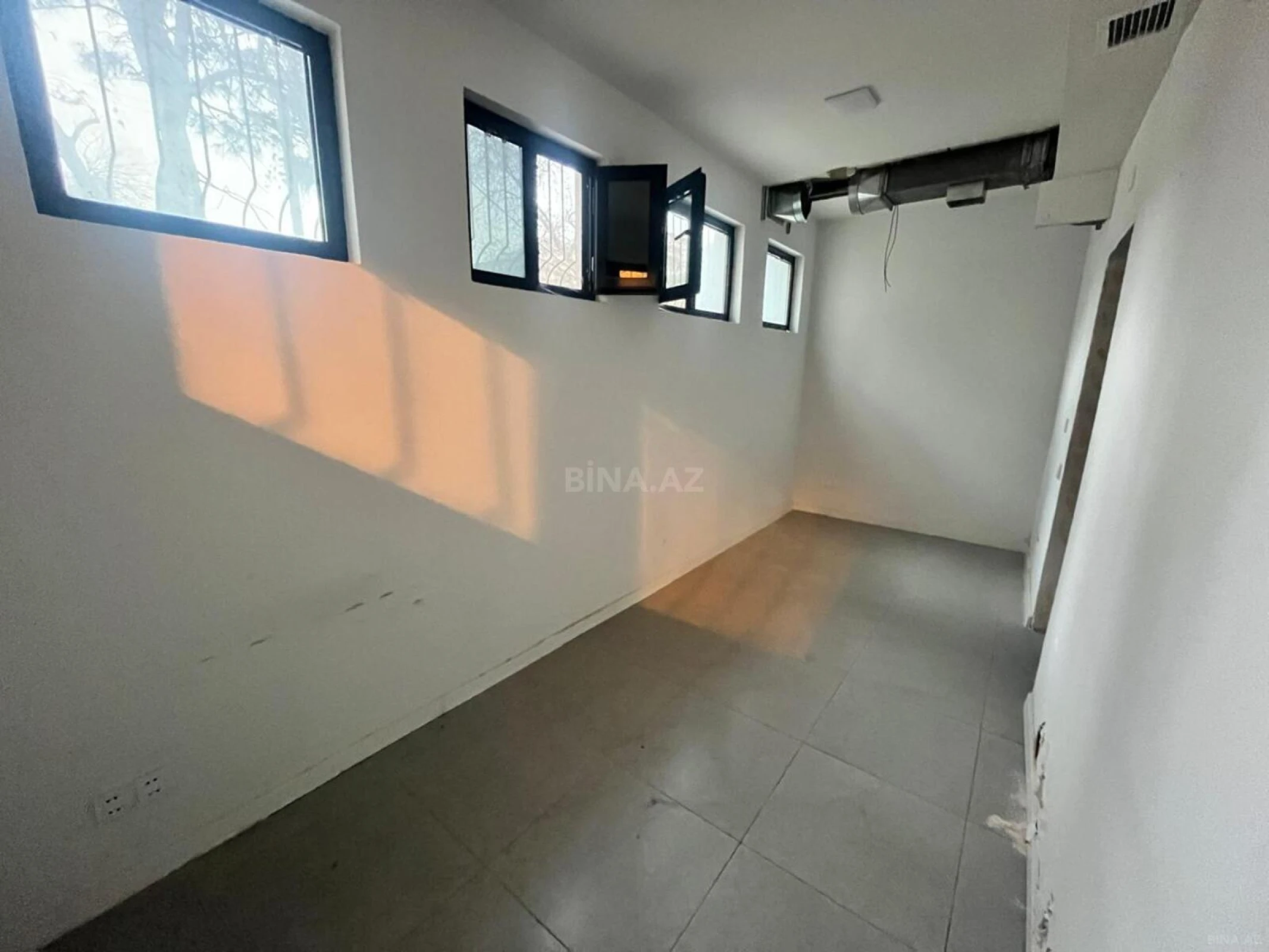 Kirayə verilir 16 otaqlı ofis 330 m²