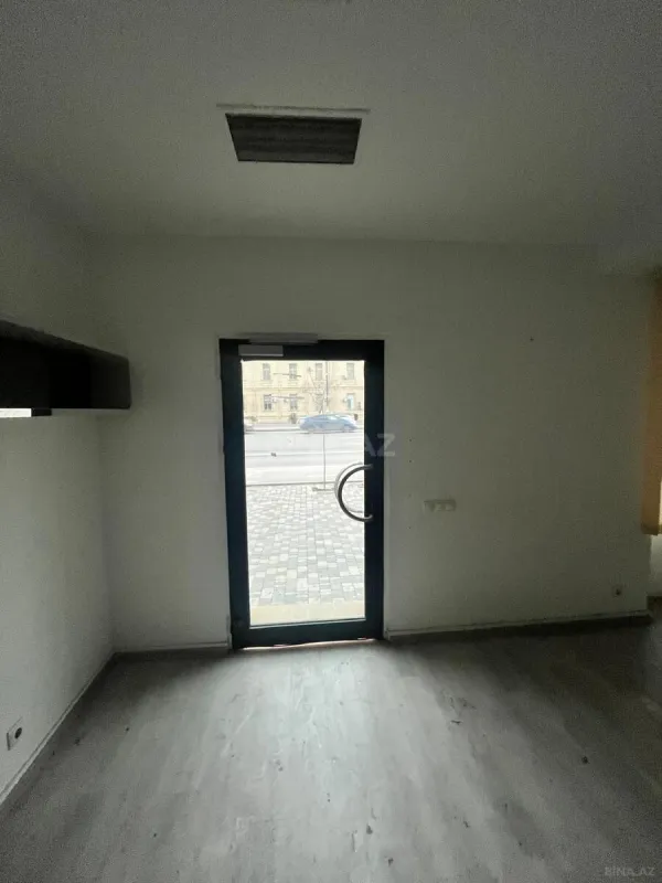 Kirayə verilir 16 otaqlı ofis 330 m²