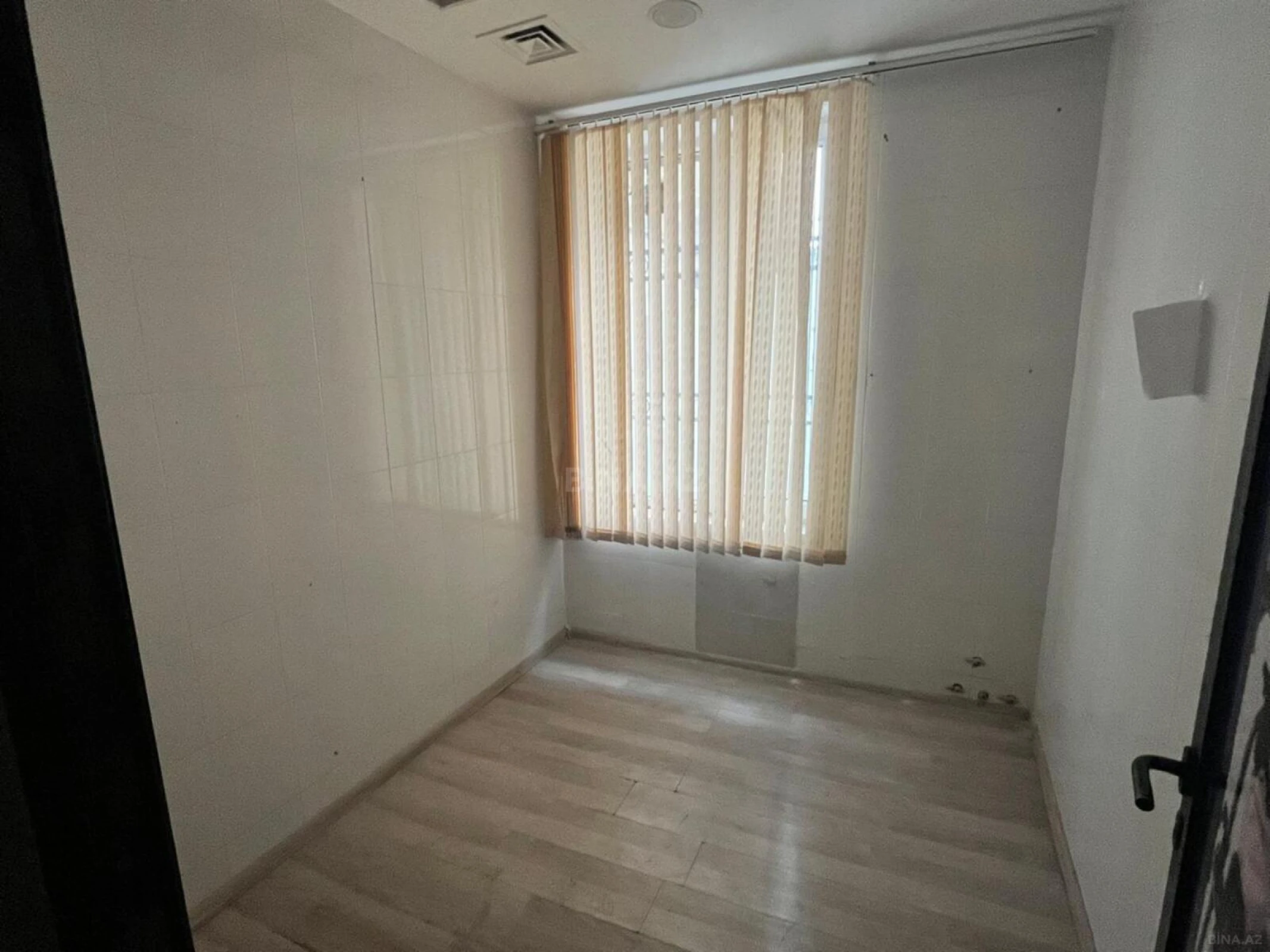 Kirayə verilir 16 otaqlı ofis 330 m²