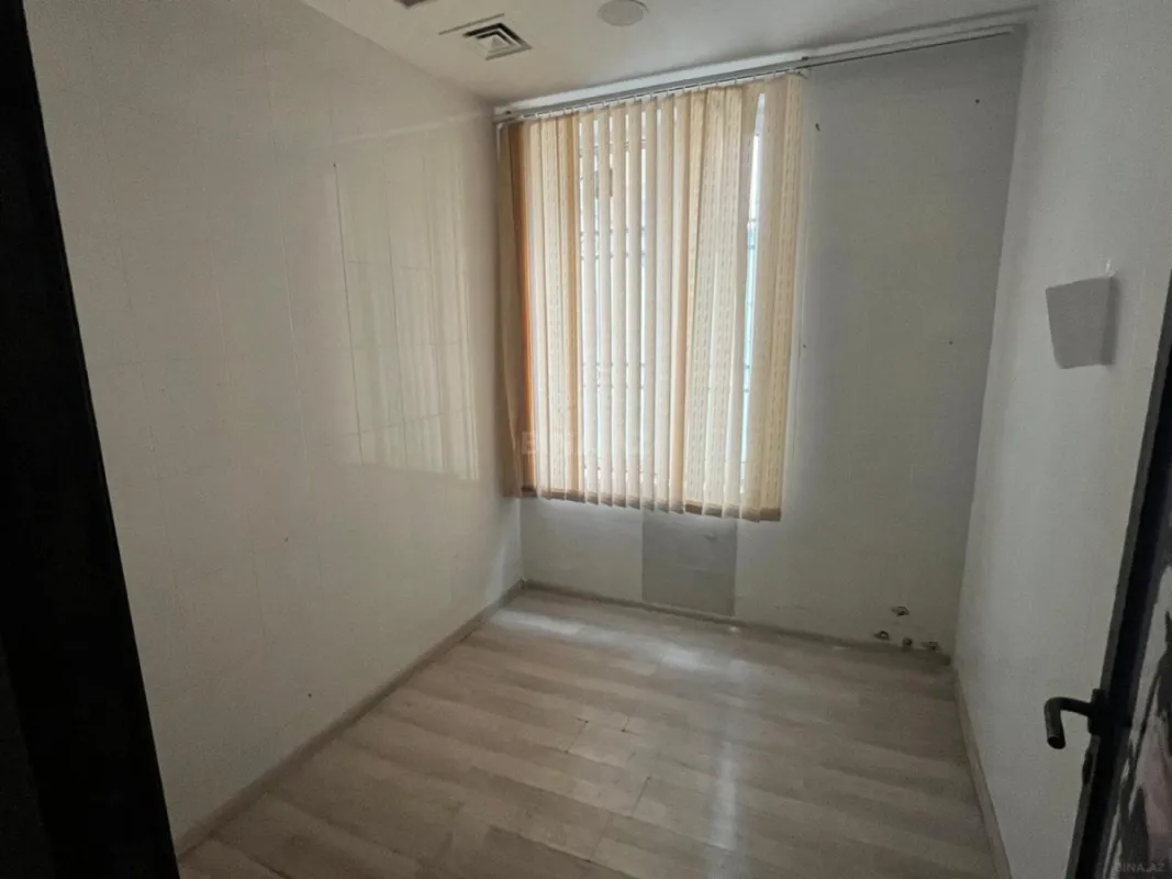 Kirayə verilir 16 otaqlı ofis 330 m²