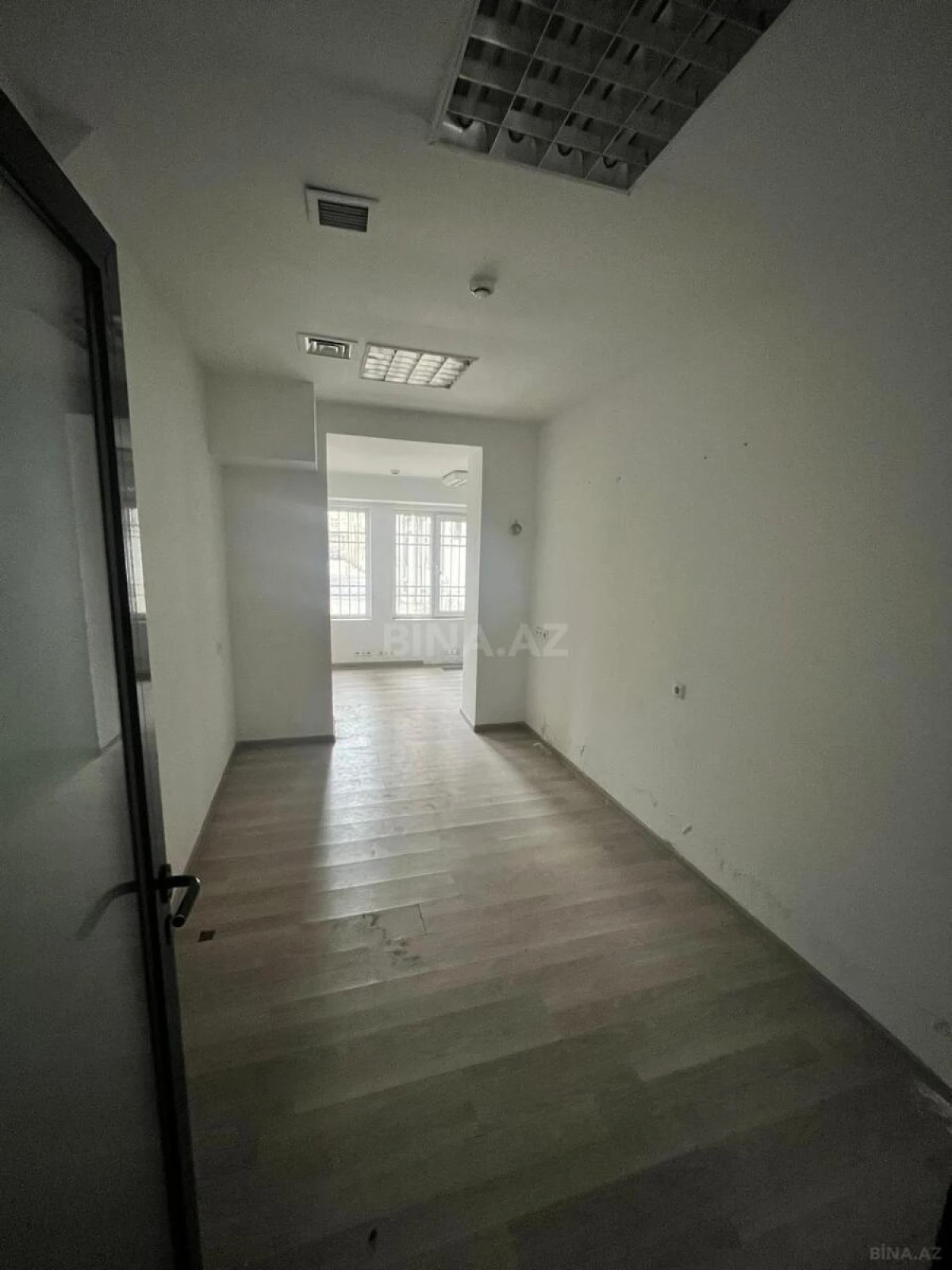 Kirayə verilir 16 otaqlı ofis 330 m²