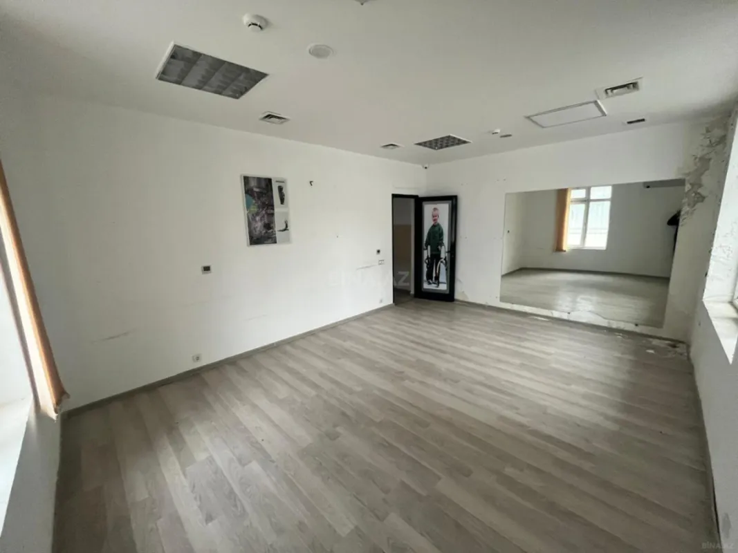 Kirayə verilir 16 otaqlı ofis 330 m²