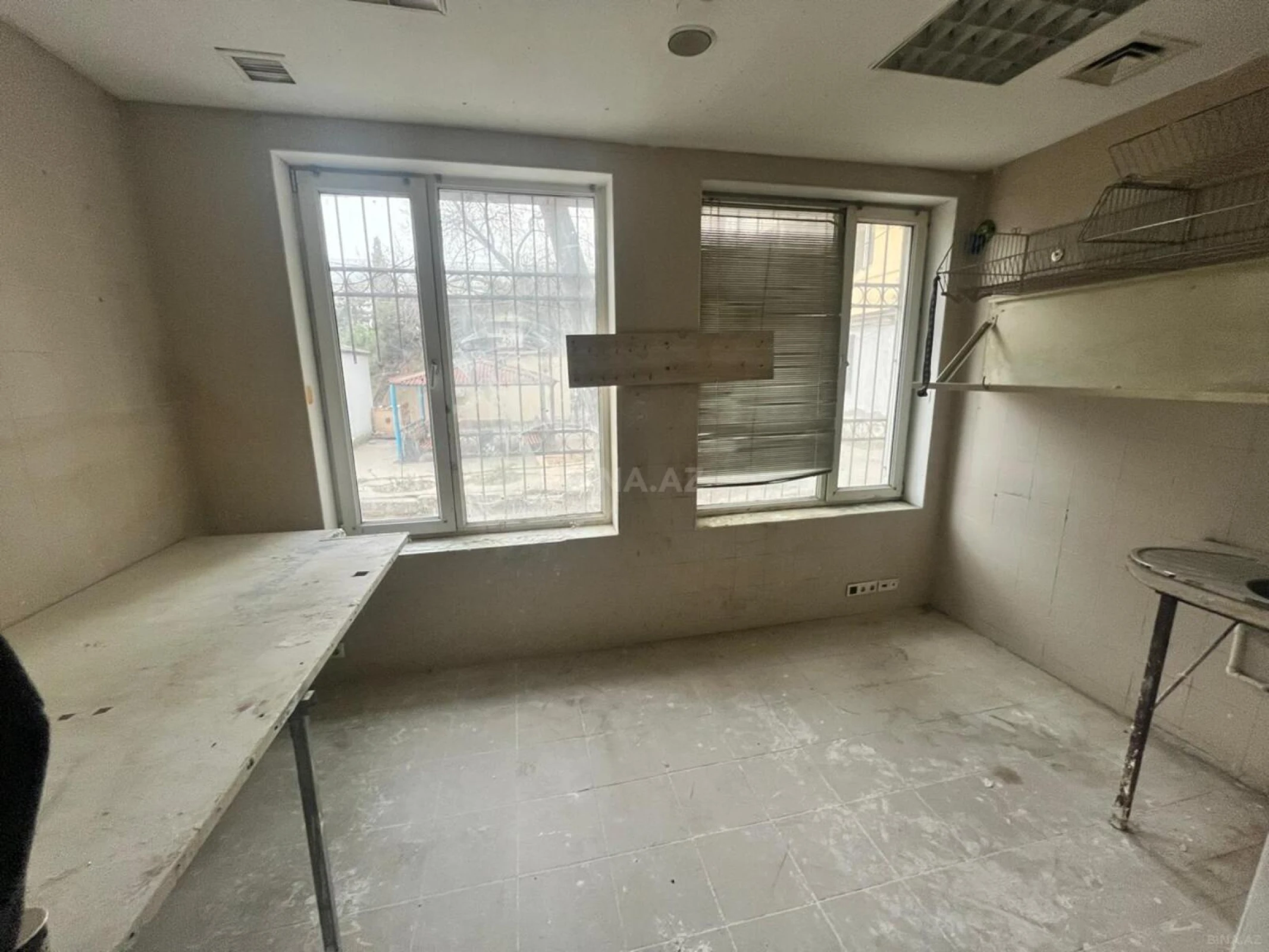 Kirayə verilir 16 otaqlı ofis 330 m²