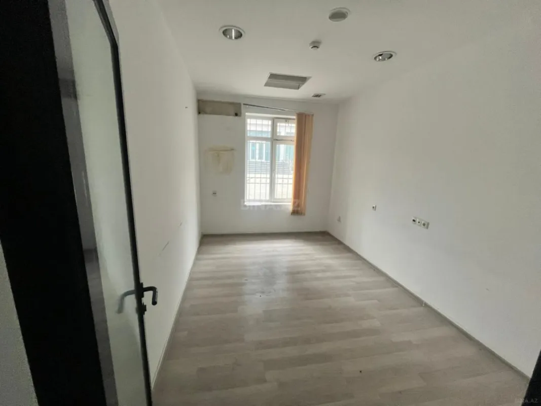 Kirayə verilir 16 otaqlı ofis 330 m²