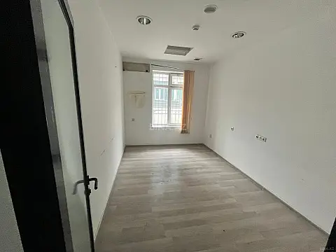 Kirayə verilir 16 otaqlı ofis 330 m²