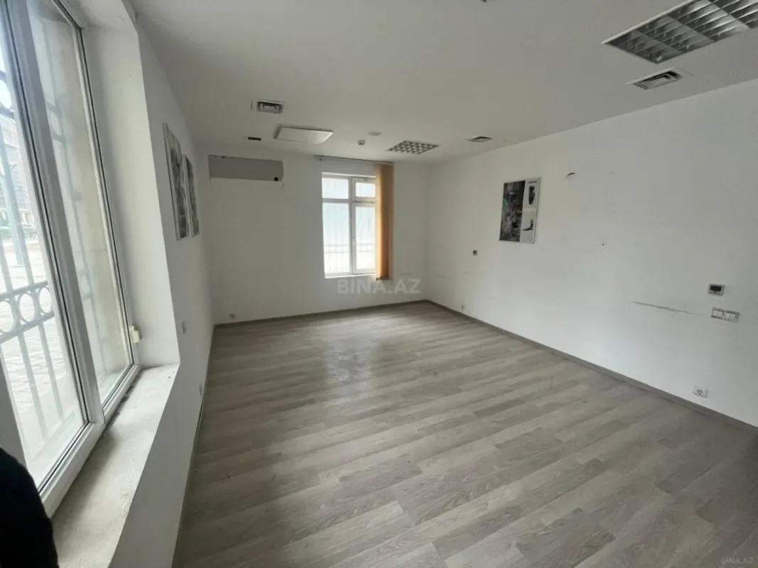Kirayə verilir 16 otaqlı ofis 330 m²
