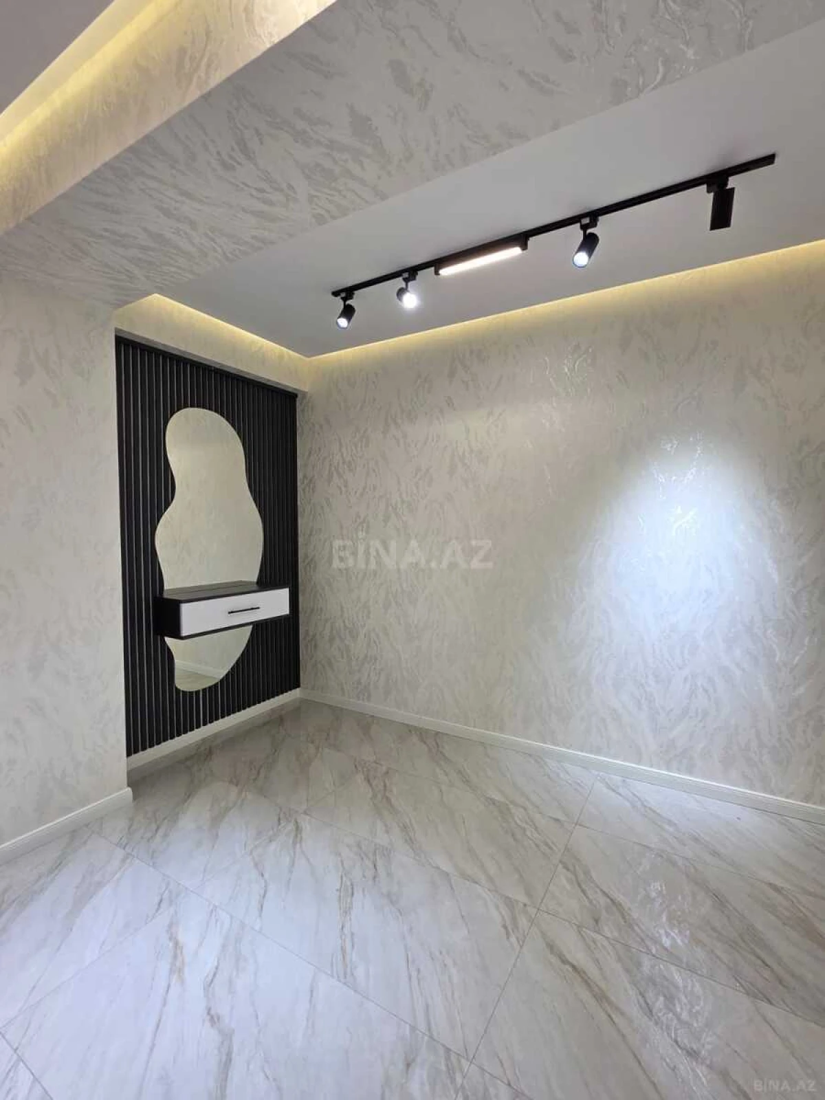 Satılır 3 otaqlı mənzil 115 m²