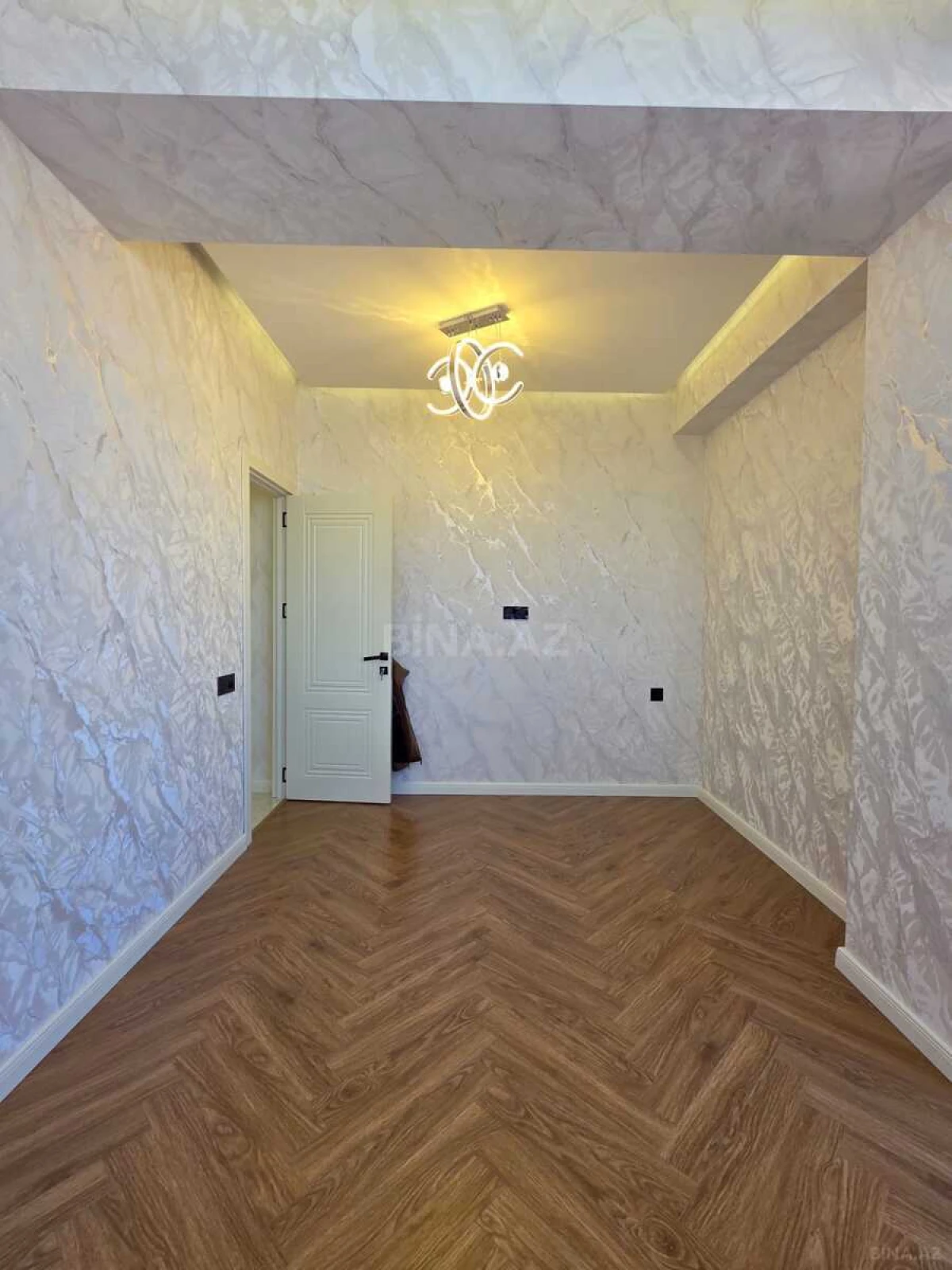 Satılır 3 otaqlı mənzil 115 m²