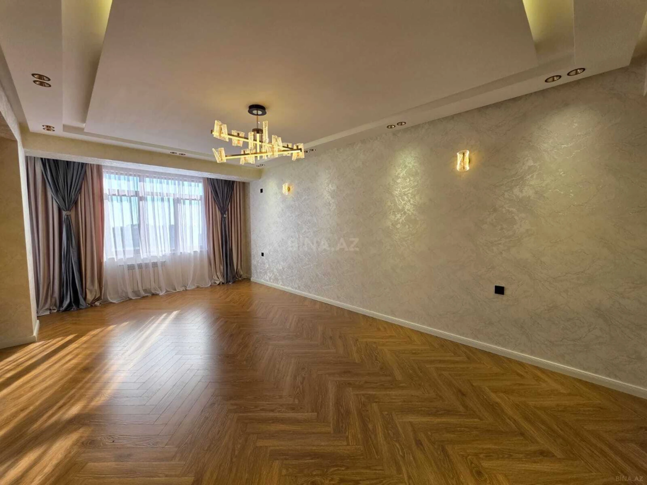Satılır 3 otaqlı mənzil 115 m²