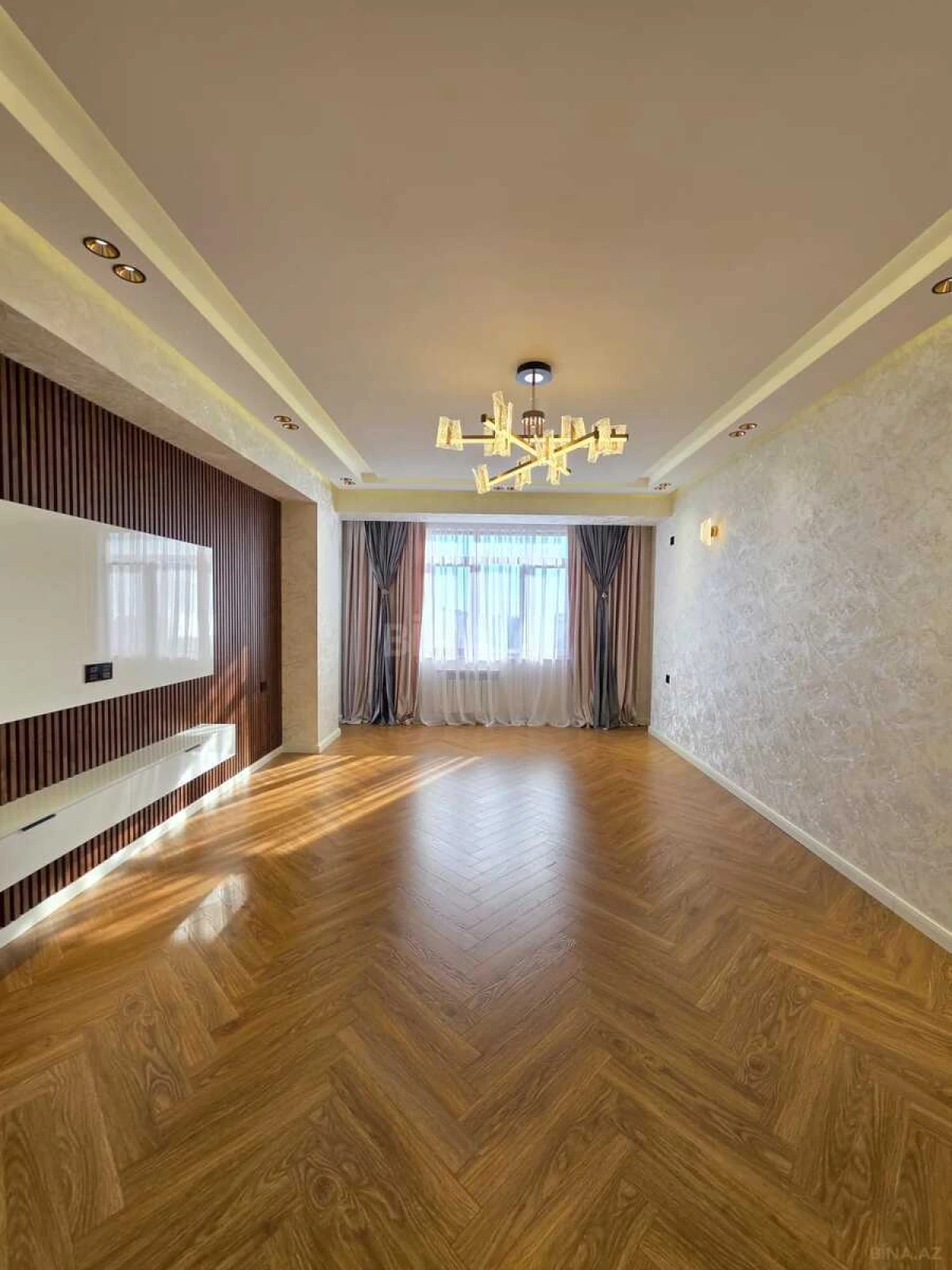 Satılır 3 otaqlı mənzil 115 m²